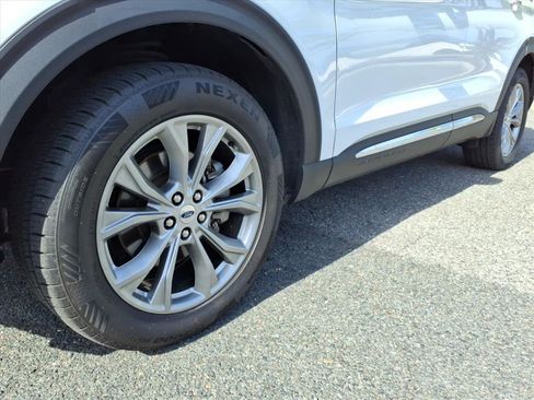Used 2023 Ford Explorer Limited image 9