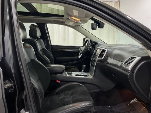 Used 2013 Jeep Grand Cherokee SRT8 w/ Luxury Group II AWD/4WD image 31