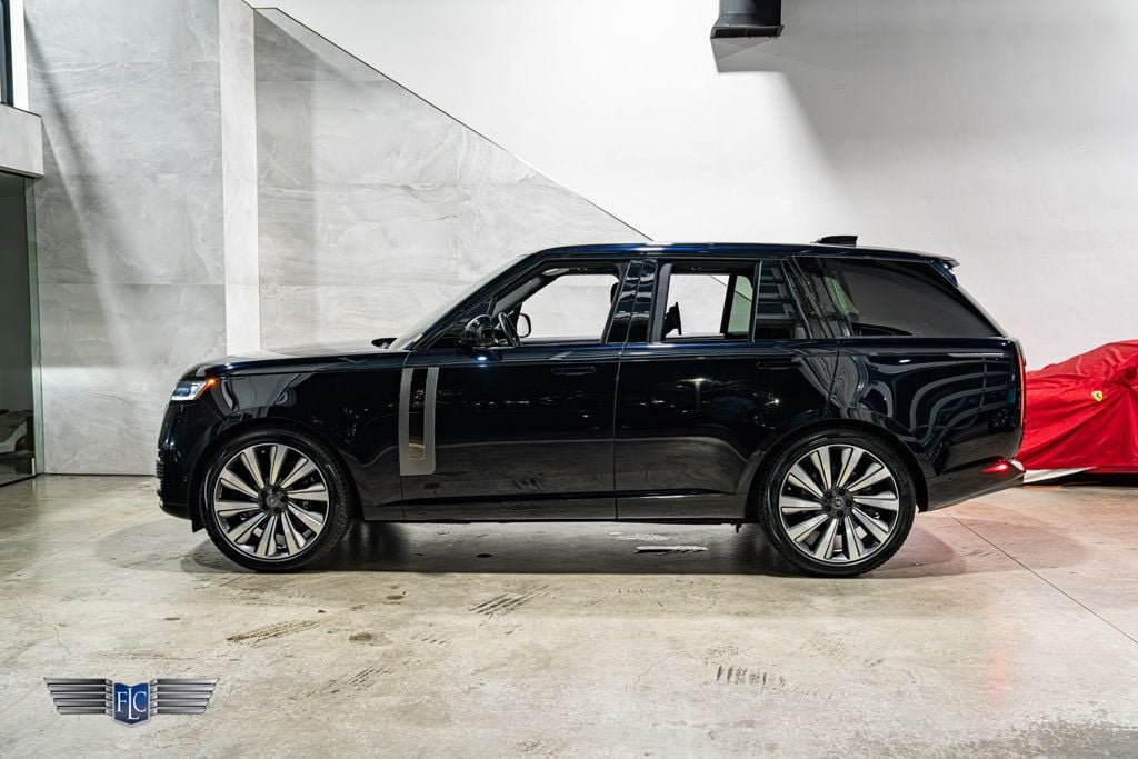 Used 2023 Land Rover Range Rover SV AWD/4WD image 9