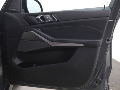 Used 2022 BMW X5 M50i image 14