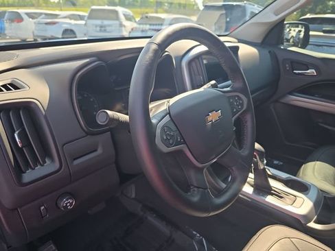 Used 2022 Chevrolet Colorado LT w/ Luxury Package RWD image 17
