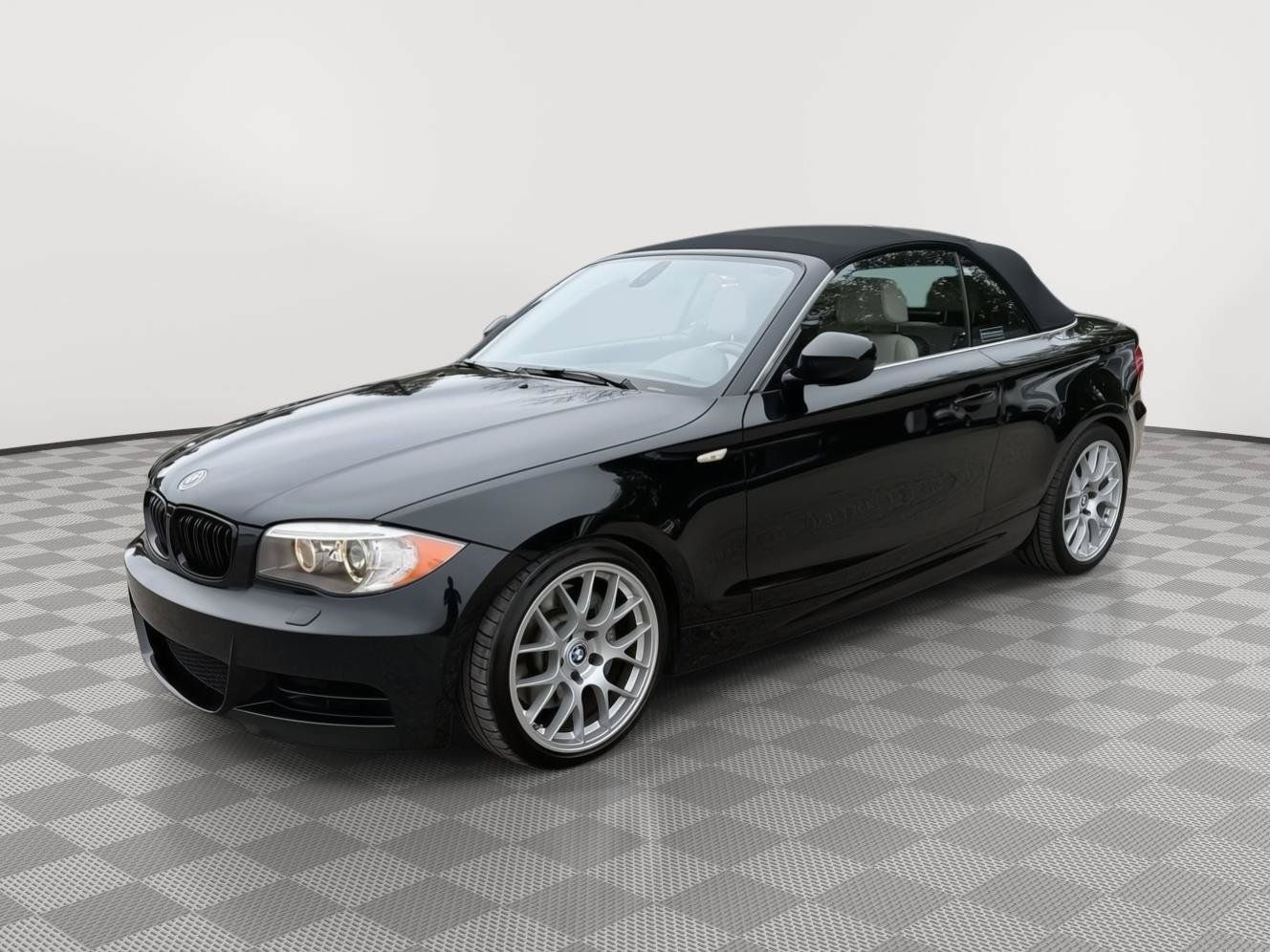 Used 2013 BMW 135i Convertible RWD image 5