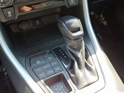 Used 2021 Toyota RAV4 XLE image 18