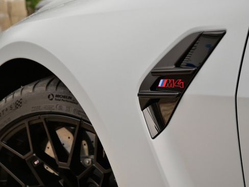 Used 2023 BMW M4 CSL image 10