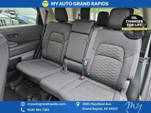 Used 2025 Nissan Pathfinder SV AWD/4WD image 32