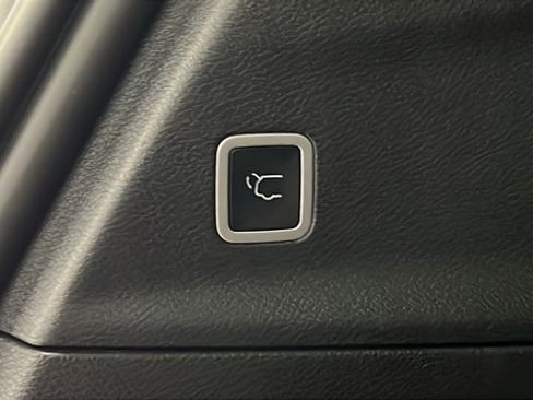 Used 2024 Chrysler Pacifica Limited FWD image 30