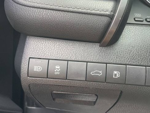 Used 2018 Toyota Camry SE w/ Moonroof Package FWD image 18