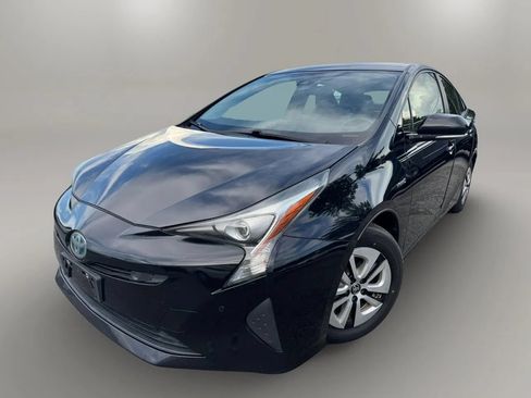 Used 2018 Toyota Prius Three FWD image 1