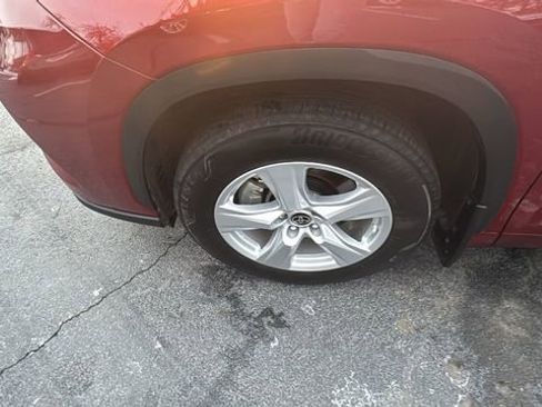 Used 2024 Toyota Highlander LE image 41