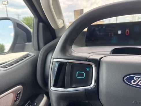 Used 2025 Ford Expedition Active AWD/4WD image 10