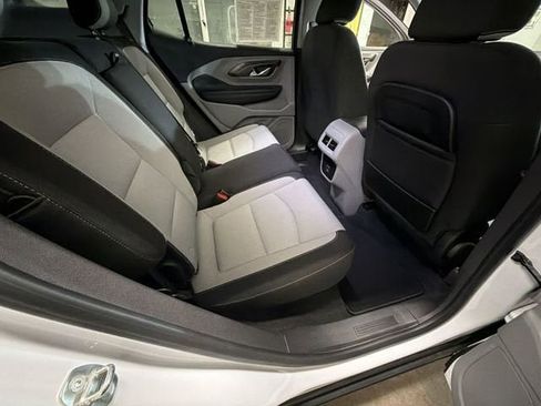 Used 2023 GMC Terrain SLE w/ Driver Convenience Package image 8