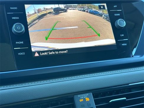 Certified 2023 Volkswagen Taos SE w/ Panoramic Sunroof Package image 30