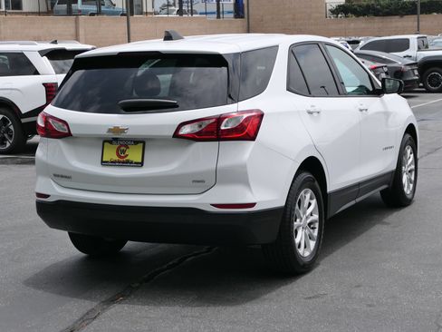 Used 2019 Chevrolet Equinox LS AWD/4WD image 3