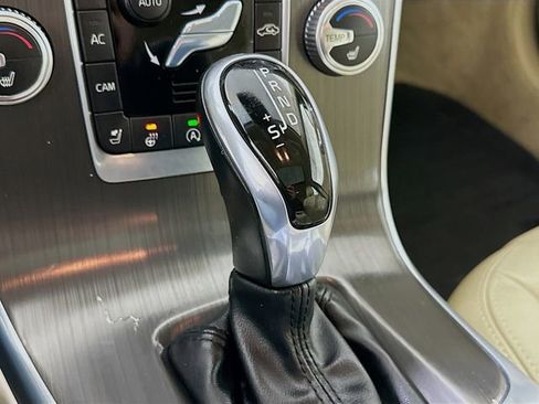 Used 2016 Volvo V60 T5 Platinum image 18