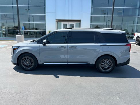 Used 2025 Kia Carnival SX FWD image 12
