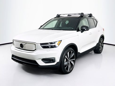 Used 2022 Volvo XC40 P8 Recharge Plus image 3