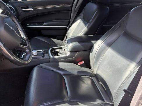 Used 2022 Chrysler 300 Touring L RWD image 6