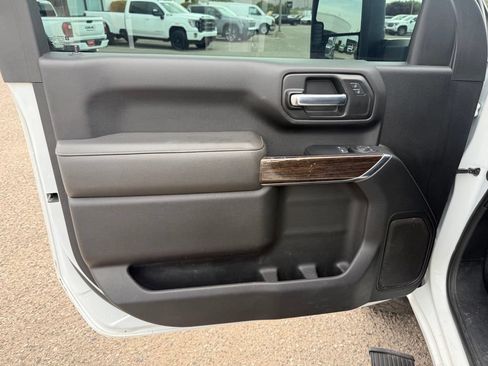 Used 2022 GMC Sierra 3500 SLE AWD/4WD image 9