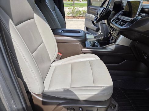 Used 2021 Chevrolet Tahoe Z71 w/ Z71 Off-Road Package image 14