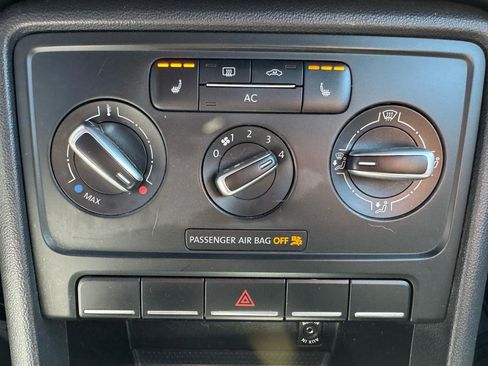 Used 2012 Volkswagen Beetle 2.5 image 19