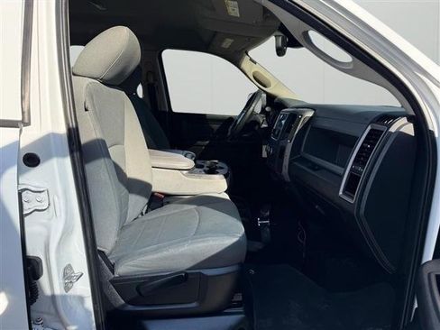 Used 2018 RAM 3500 Tradesman w/ Chrome Appearance Group RWD image 16
