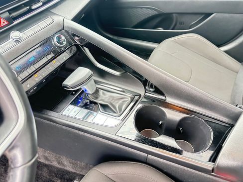 Used 2025 Hyundai Elantra SEL image 42