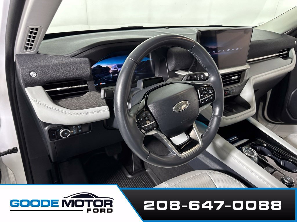 Used 2025 Ford Explorer Platinum w/ Ultimate Package AWD/4WD image 8