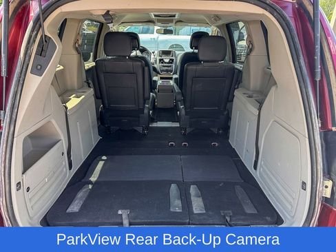 Used 2016 Chrysler Town & Country Touring FWD image 9