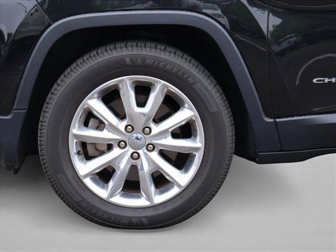Used 2016 Jeep Cherokee Limited w/ Trailer Tow Group AWD/4WD image 9