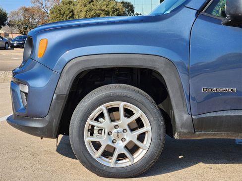 Certified 2023 Jeep Renegade Latitude image 9
