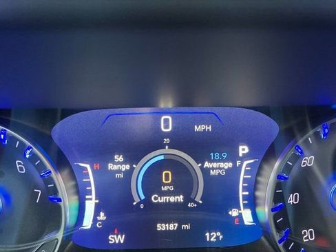 Used 2024 Chrysler Pacifica Touring-L image 5