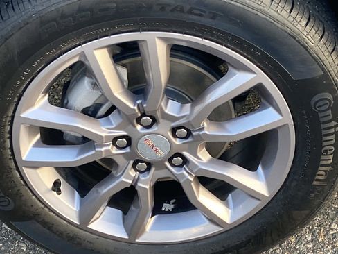 Used 2024 GMC Terrain SLT image 28