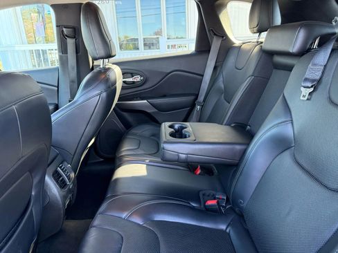 Used 2019 Jeep Cherokee Limited AWD/4WD image 32