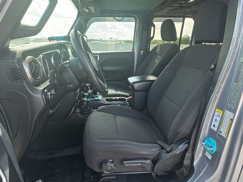 Used 2018 Jeep Wrangler Unlimited Sport image 4