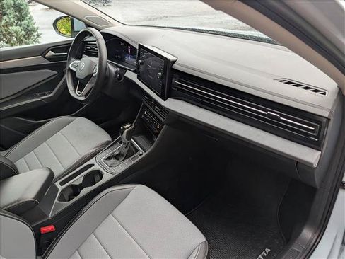 Certified 2025 Volkswagen Jetta SE w/ Sunroof Package FWD image 13