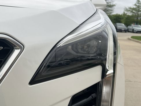 Used 2022 Cadillac XT4 Luxury w/ Cold Weather Package image 6