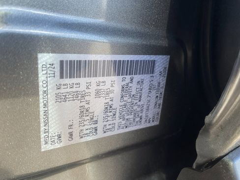 Used 2025 Nissan Rogue SV image 32