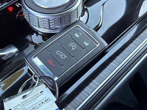 Used 2024 Jeep Wagoneer Series II w/ Flexible Seating Group AWD/4WD image 28
