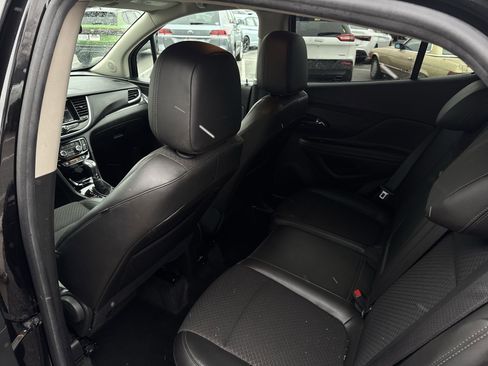 Used 2022 Buick Encore Preferred w/ Safety Package image 21