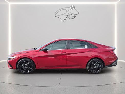 Used 2026 Hyundai Elantra SEL Sport FWD image 2