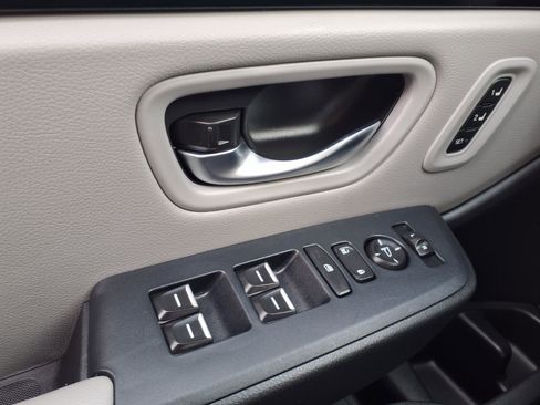 Used 2023 Honda Pilot Touring image 10