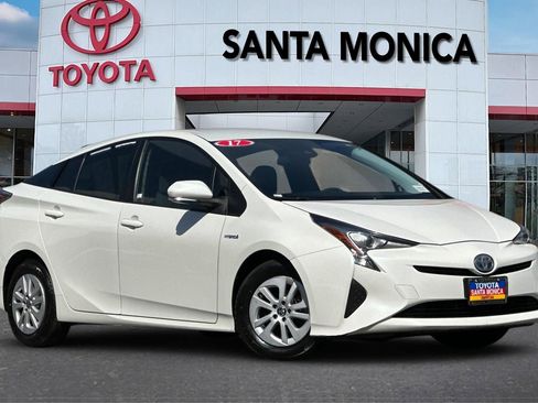 Used 2017 Toyota Prius Two w/ Carpet Mat Package FWD image 2