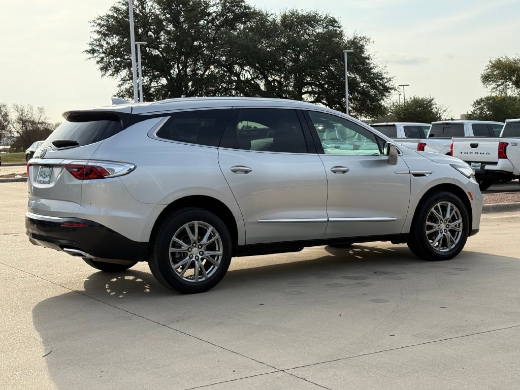 Used 2022 Buick Enclave Premium FWD image 4