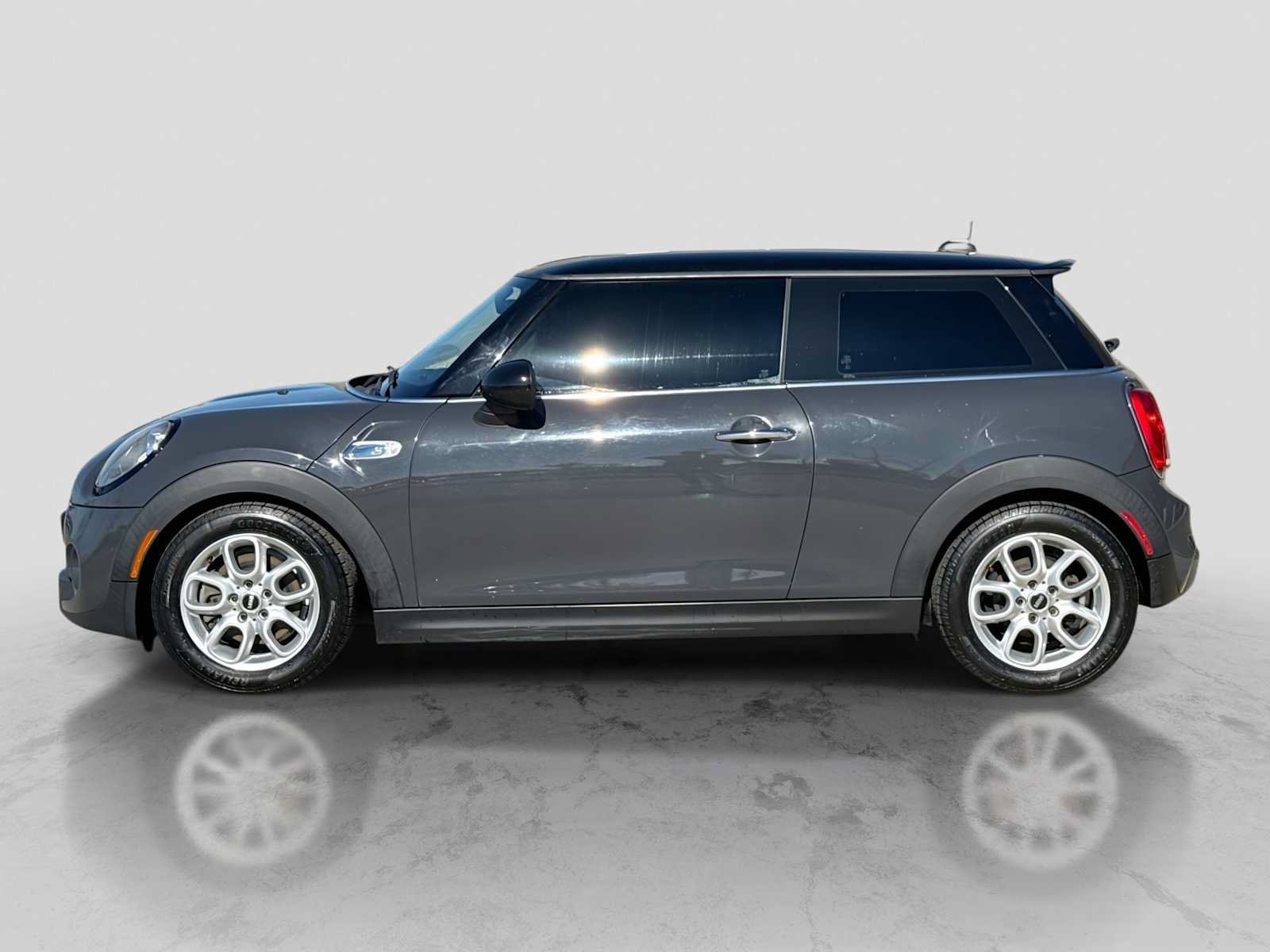 Used 2018 MINI Cooper S FWD image 3
