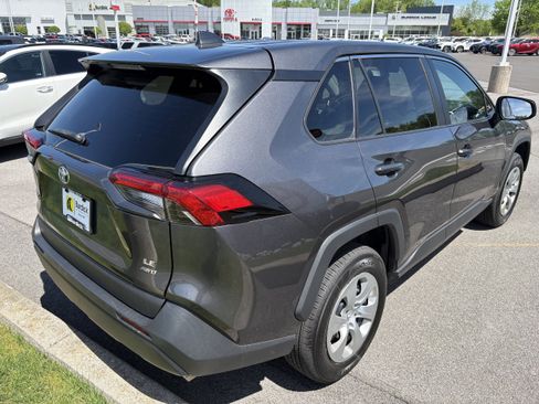 Used 2022 Toyota RAV4 LE AWD/4WD image 5