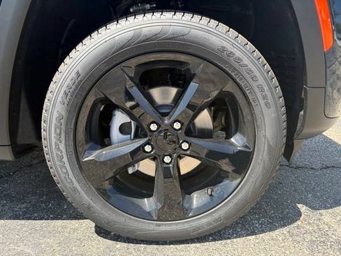 New 2026 Jeep Grand Cherokee Limited w/ Limited Altitude Package AWD/4WD image 21