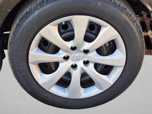 Used 2022 Toyota Corolla LE FWD image 14
