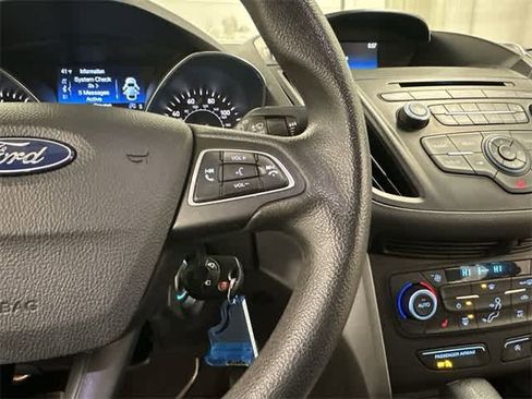 Certified 2018 Ford Escape SE image 9