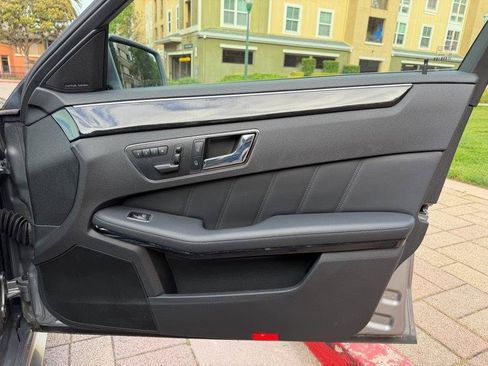 Used 2010 Mercedes-Benz E 550 Sedan image 54