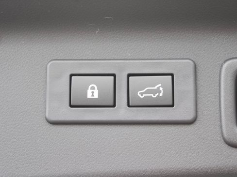 Used 2025 Subaru Forester Premium AWD/4WD image 16